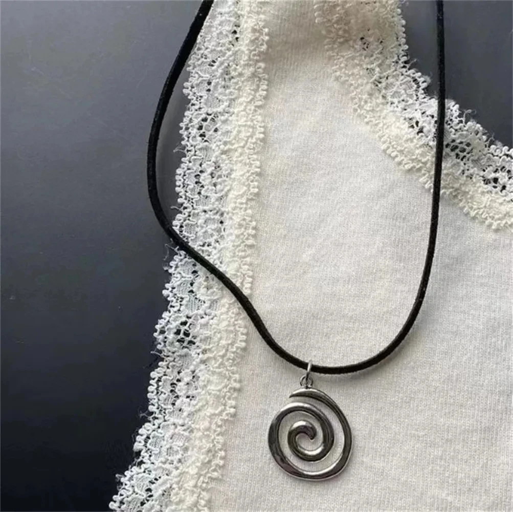 Vintage spiralny wisiorek wirowy ręcznie tkany skórzany naszyjnik ze sznurka dla kobiet unisex Boho naszyjnik z pentagramem moda 2023, biżuteria Y2K