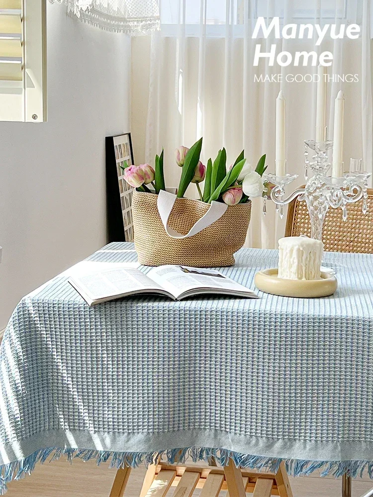 

Cream colored bedroom tablecloth, coffee table mat