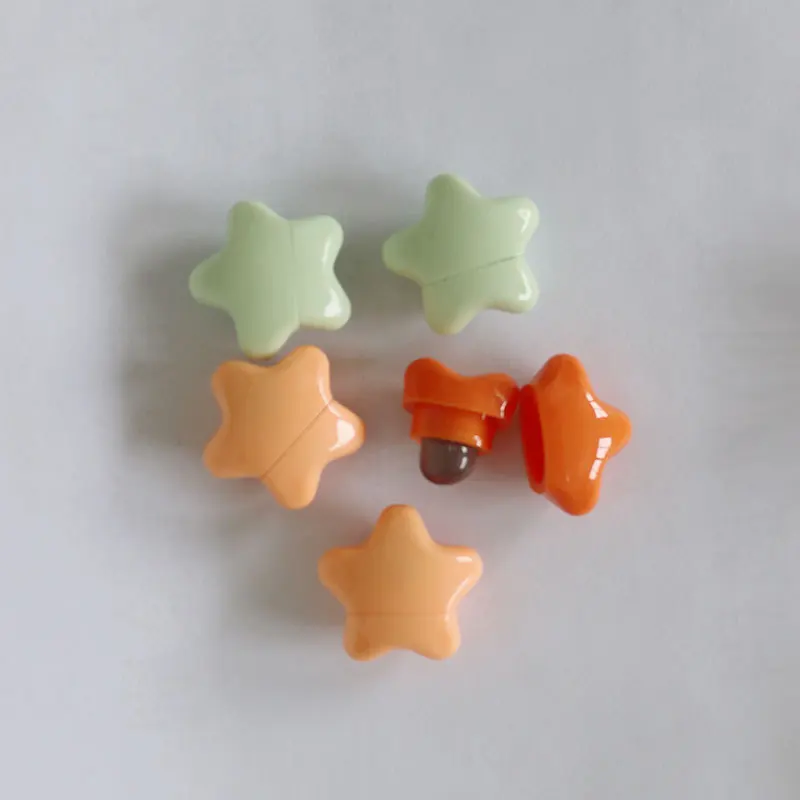 Cute Mini Silicone Lip Brush with Lid - Portable Lipstick Blending Brush for Lipstick/Lip Gloss | Travel-Friendly Makeup Tool