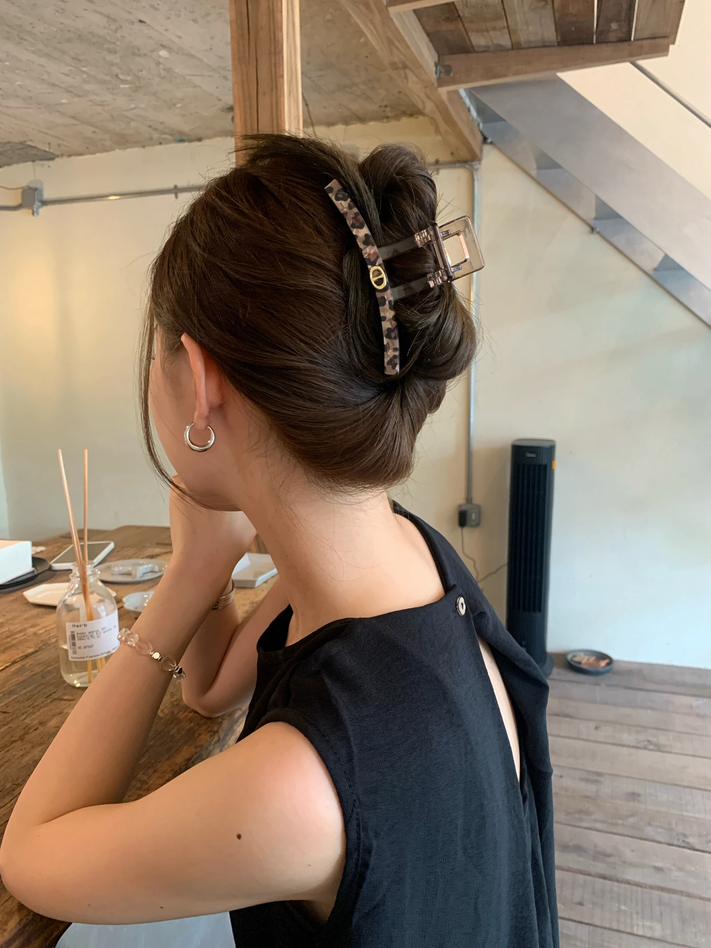 presilha-de-cabelo-feminina-elegante-com-estampa-de-leopardo-tipo-garra-de-tubarao-para-coque-acessorio-simples-para-o-dia