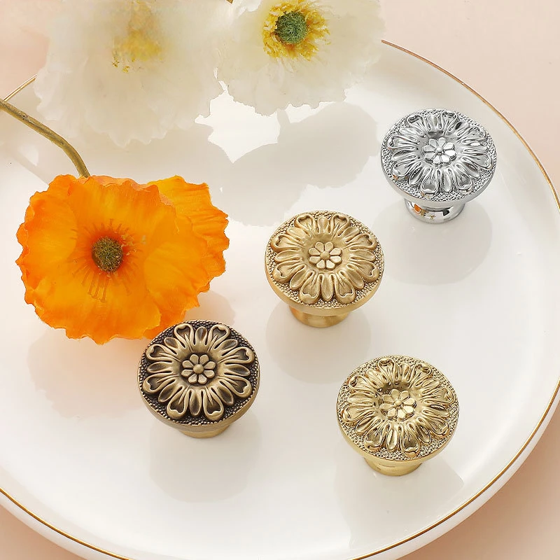 French Luxury Handles for Furniture Vintage Brass Door Handle Golden Cabinet Knobs and Handles Kitchen Hardware Cabinet Pulls