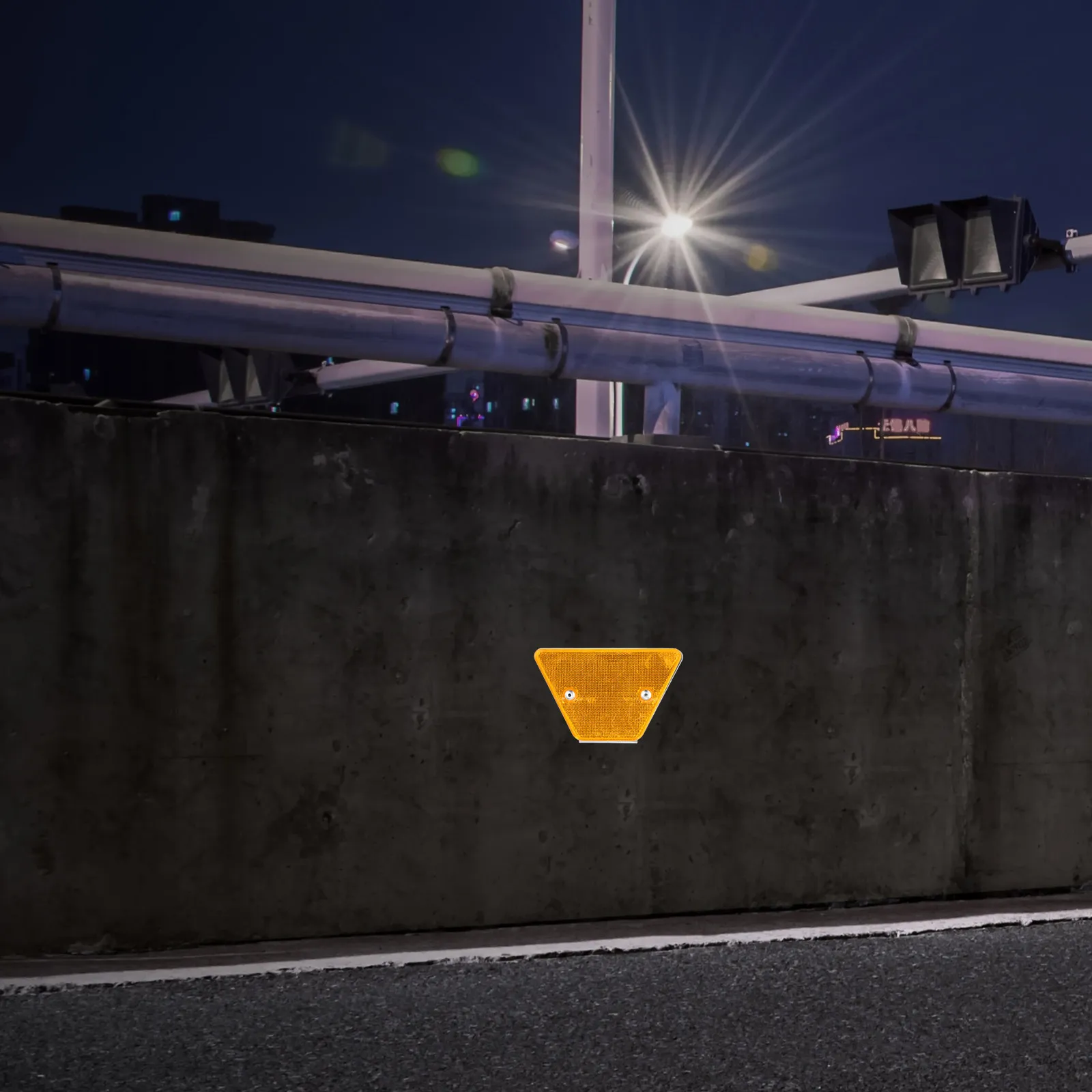 

Reflective Driveway Marker Trapezoidal Profile Road Reflector Single Bracket High Brightness Pavement Marker for Night