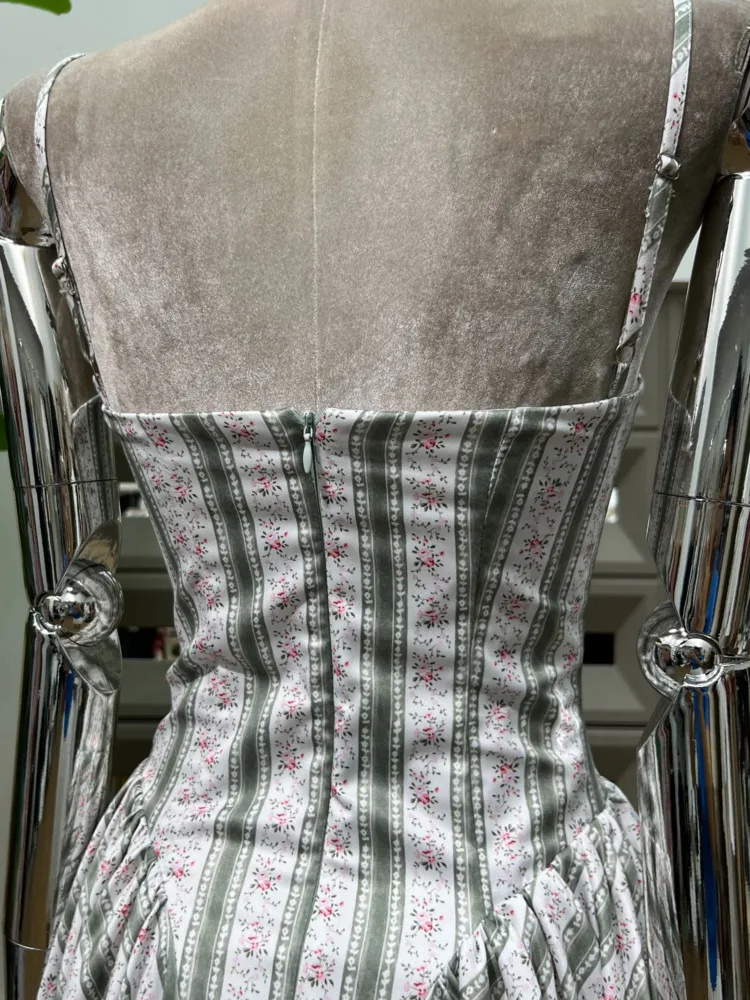 DFDG 2025 Damska Sukienka Projektanta z Kwadratowym Dekoltem, Cienkimi Ramiączkami, Kwiatowym Nadrukiem, Wyszczuplająca, Wiosenno-Letnia, Plażowa, Wakacyjna, Elegancka, Minimalistyczna