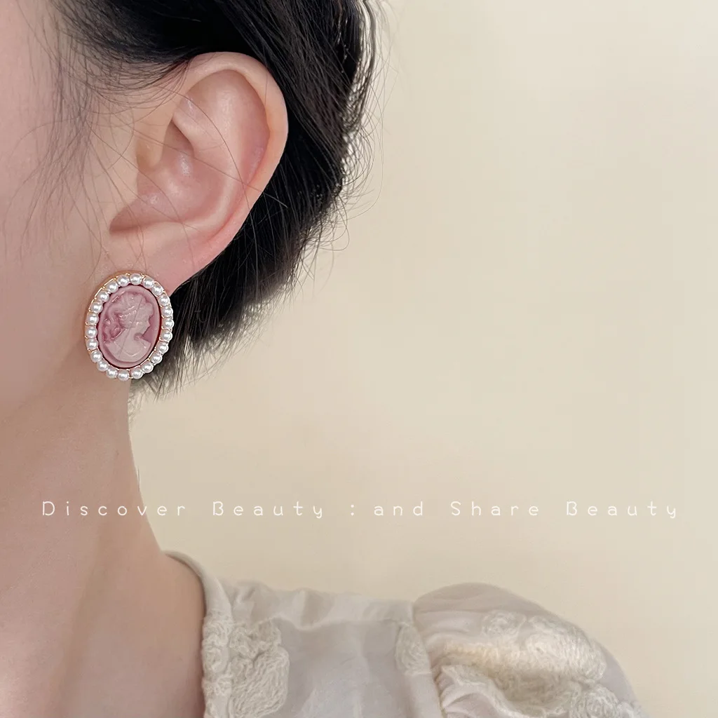 DIY accessories Retro relief beautiful head earrings women's French elegance temperament pearl stud earrings niche design sense