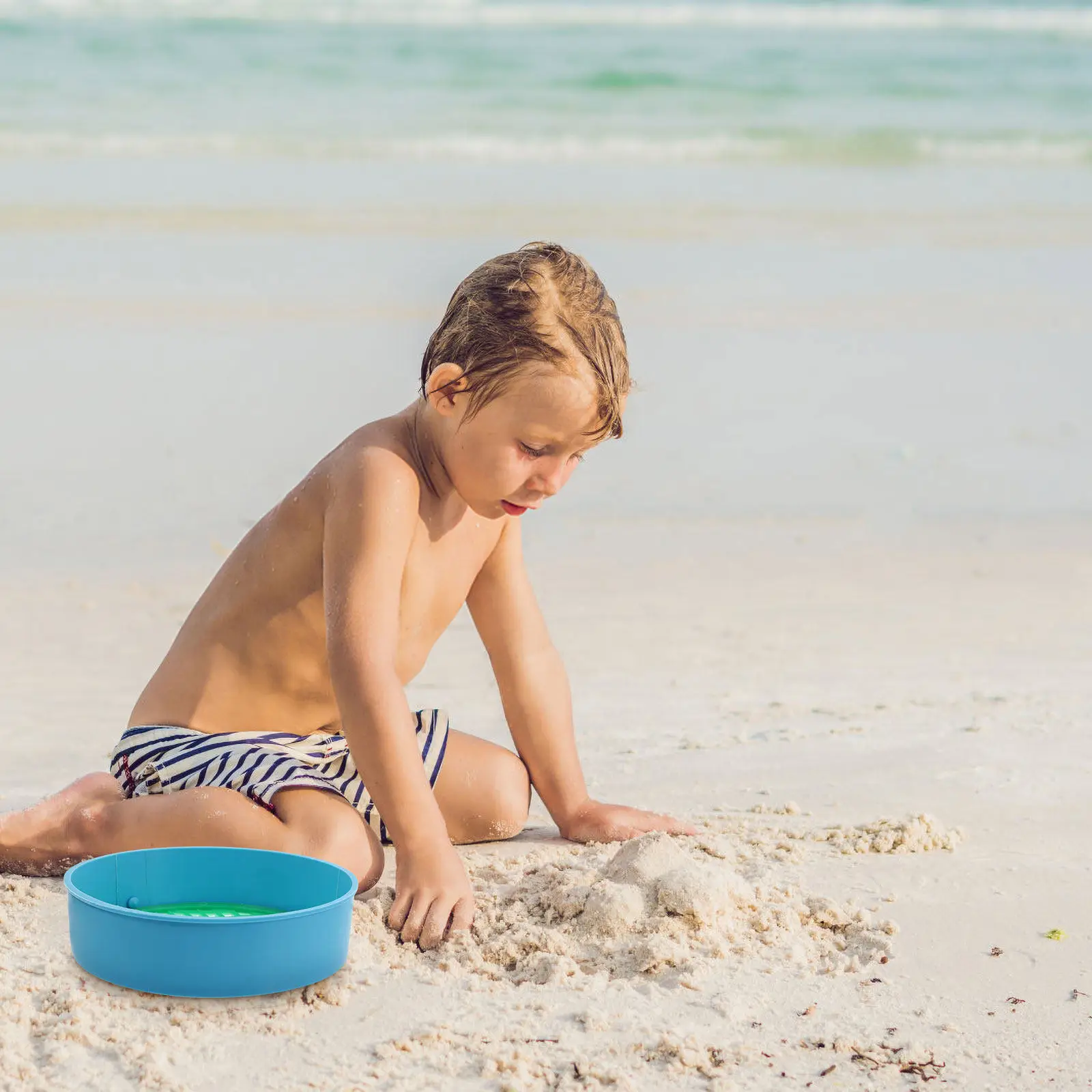 4Pcs Colorful Plastic Sand Sifting Pans Sturdy Design Easy Grip Portable Storage Ideal for Beach Park Backyard Summer Holidays