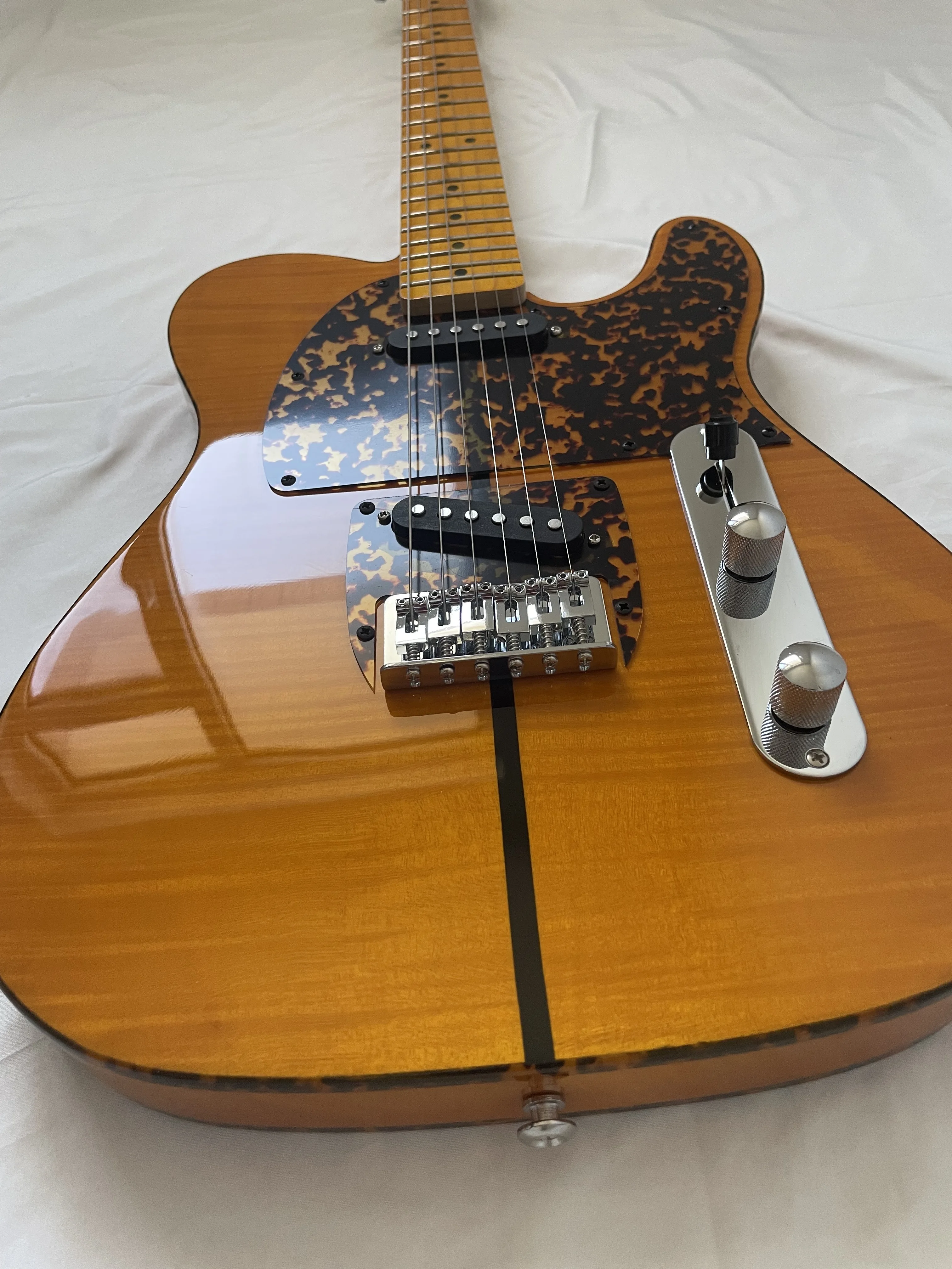Amber Yellow Flame Maple Top Electric Guitar Leopard Pattern Pickguard Dual Red