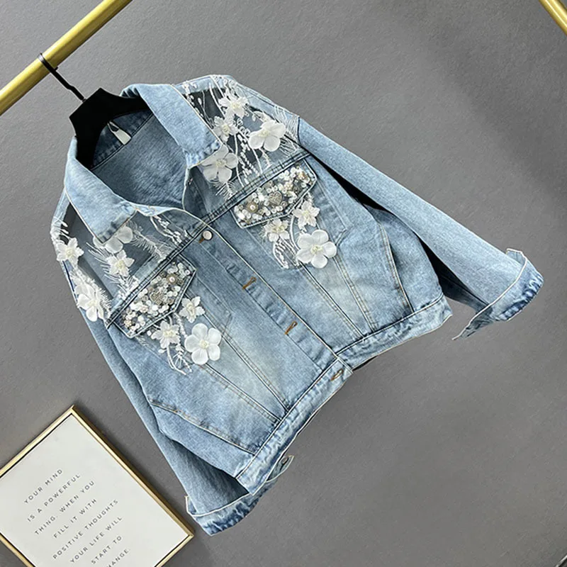 Wiosenna damska kurtka dżinsowa z haftem w kwiaty z cekinami i kieszeniami z koralikami Casual Loose Vintage Washed Blue Short Jeans Jacket