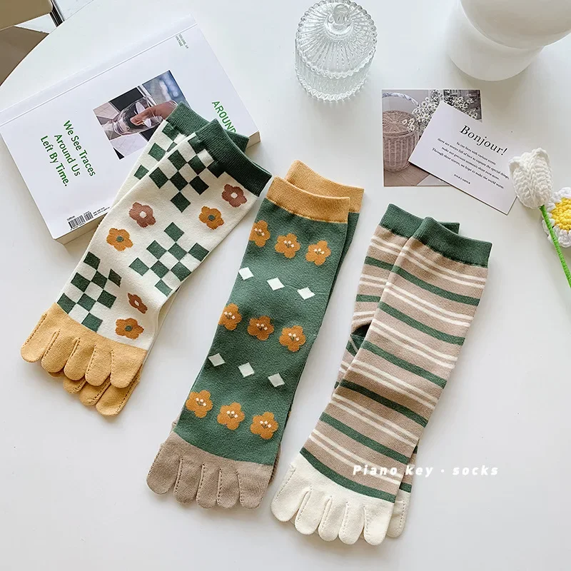 Five Fingers Women Socks Animals Cartoon Print Japanese Kawaii Cute Socks Casual Plaid Harajuku Floral Retro Vintage Socks Women