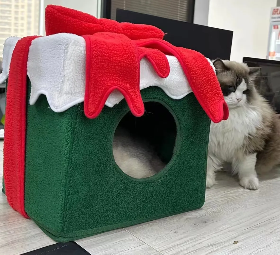 YOKEE Christmas Gift Box Cozy Nest Cat Cave, Dog Kennel, Winter Warm House, Four Seasons, Universal Sweet Kittens Basket Bed