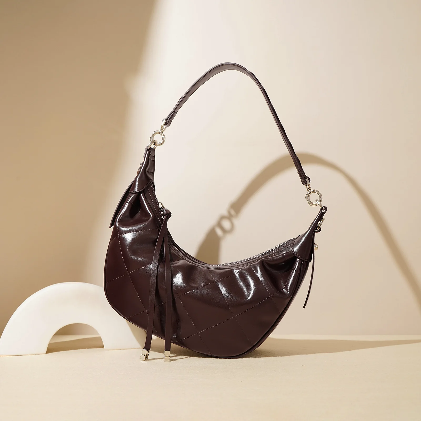 

Сумка для подгузников с отделением для мокрых и сухих вещей: для грязной одежды и подгузников, сохраняет чистоту и сухость, обеспечивает гигиеничность и свежесть всегда.