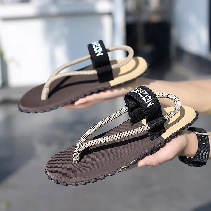 Sandalias con Clip de pie para hombre, zapatos de playa informales, transpirables, ligeros y antideslizantes, de Punta abierta, a la moda, novedad