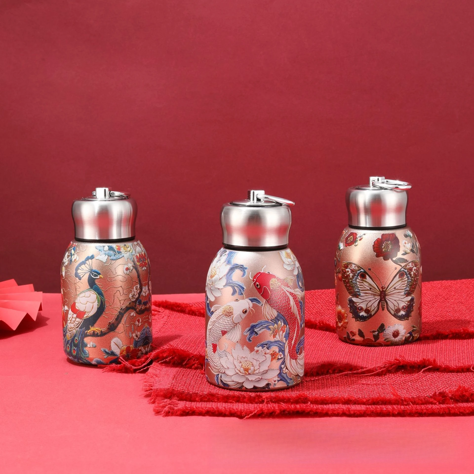 

New Chinese Style Small Chubby Ding Insulated Cup Outdoor Portable Lifting Ring with Golden Peacock Butterfly Print