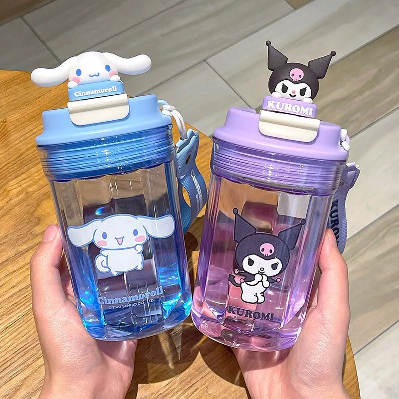 

480ML Sanrio Kawaii Hello Kitty Water Bottle Cinnamoroll Anime Cartoon Kuromi My Melody Plastic Juice Cup Kids Birthday Gift