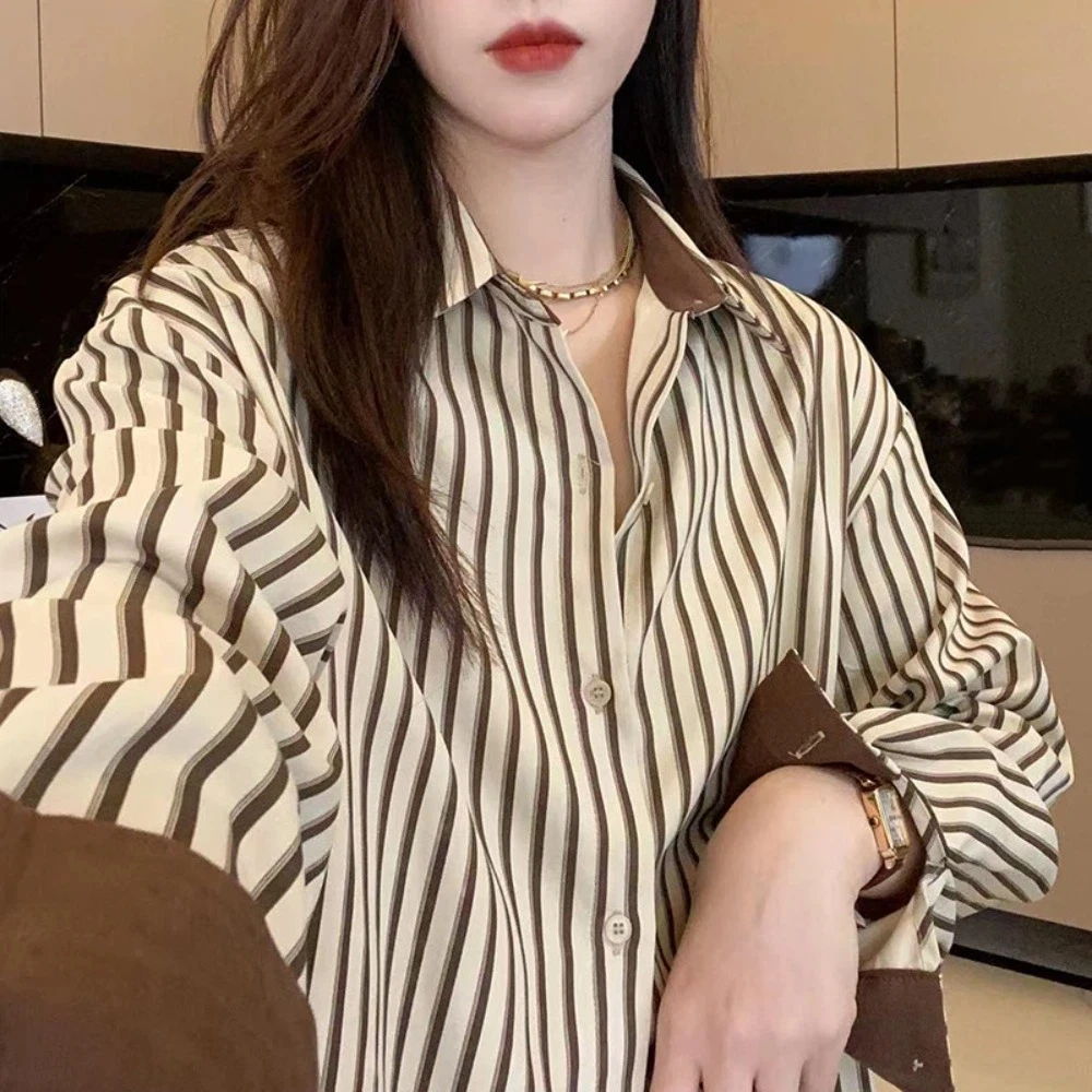 Camisas listradas femininas com decote em v, roupas compridas, mangas damasco, café, estilo coreano, blusa, moda urbana, camisas simples com botões listrados