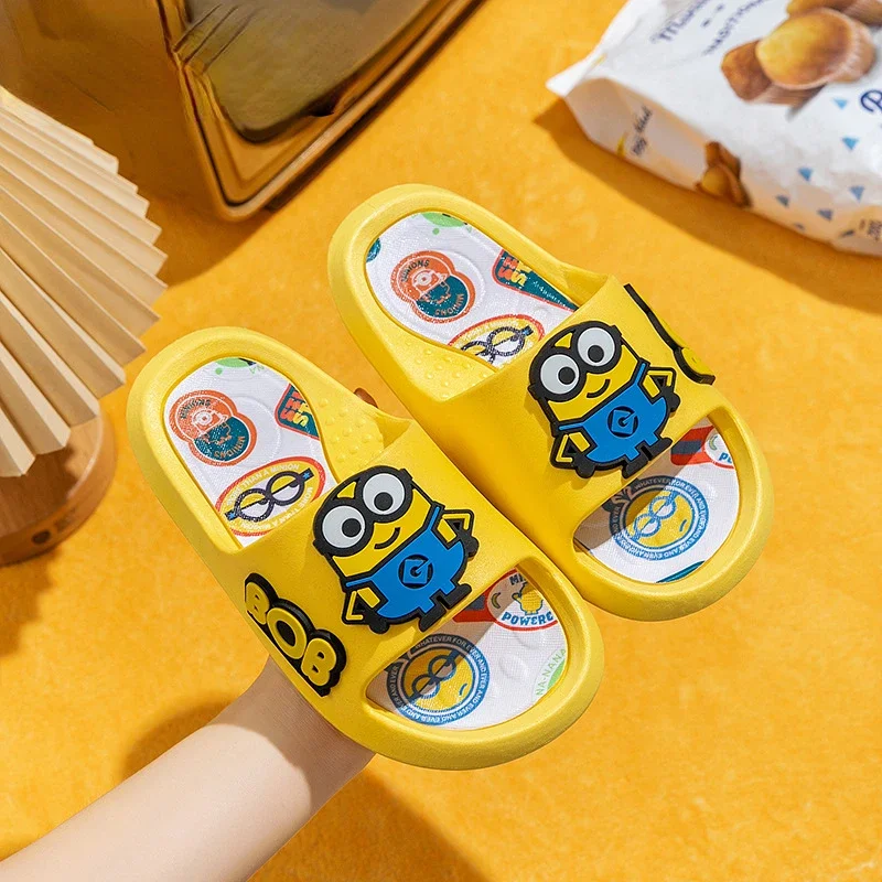 Minions pantofole Anime Cute Children sandali antiscivolo fondo spesso pantofole da casa Cartoon Boy Girl Outdoor Beach infradito regali