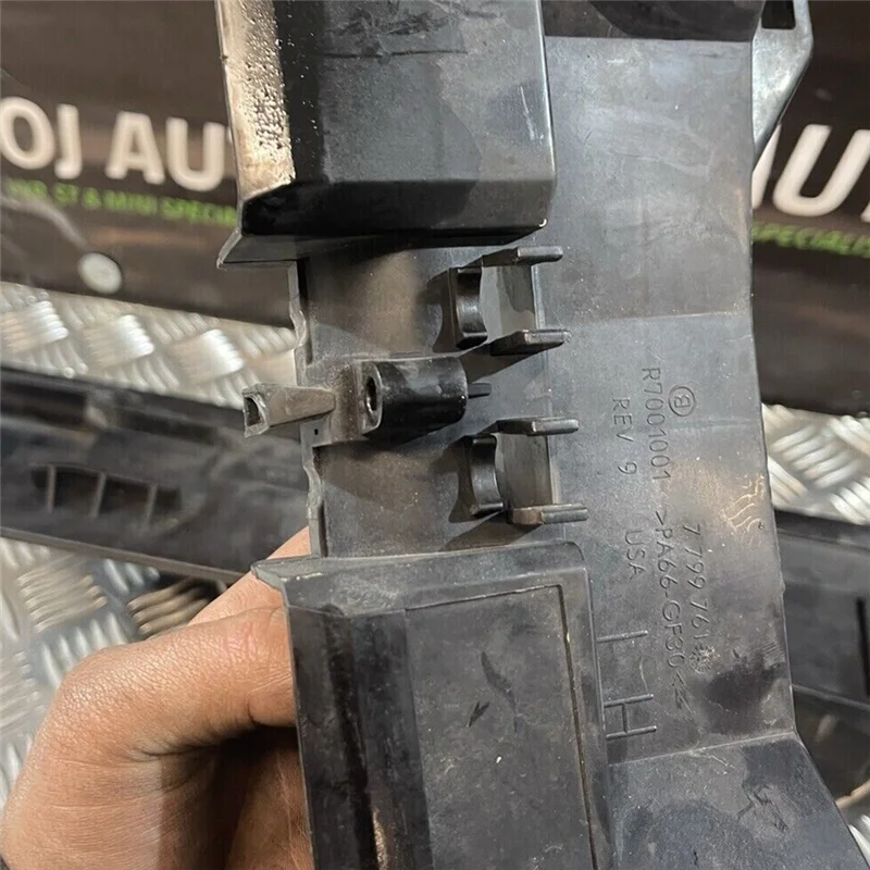 1 paar Auto LH + RH Watertank Radiator Beugel voor BMW X5 X6 E70 E71 F15 F16 Module houder 17118572188 17118572189 _A66M