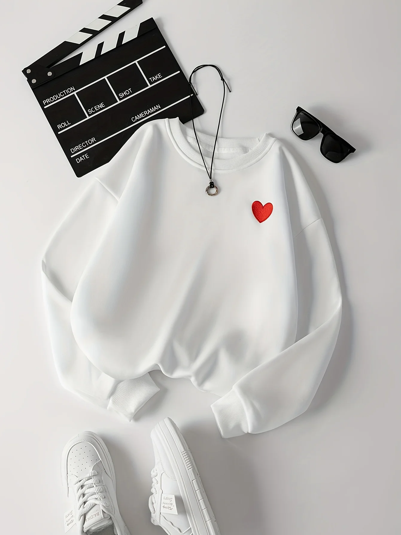 Women's Sweatshirt  Casual Long Sleeve Crew Neck  Red Heart Embroidery Retro Vintage Graphic Hoodie Y2K Stylish Pullover