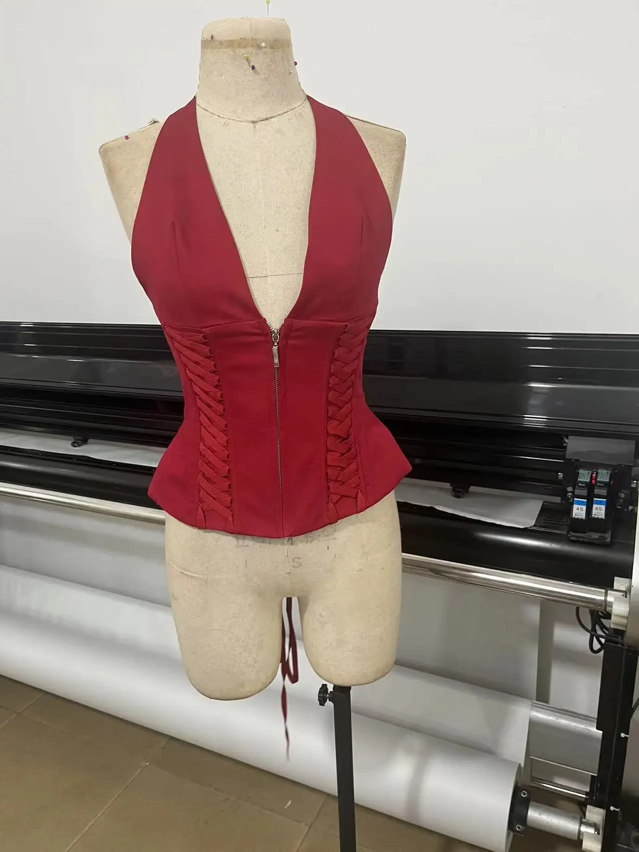 

2025 Summer Luxury Deisigner Women Red Halter Deep V Neck Tops Laced Up Back Zipper Corset Top High Street Evening Club Top