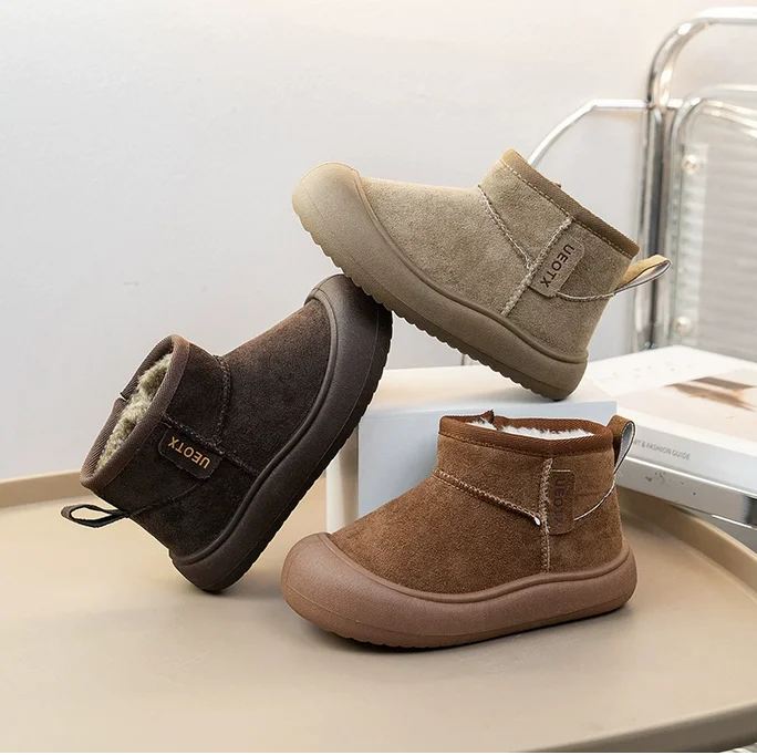 

2025 новейшие зимние детские зимние замшевые ботинки, сохраняющие тепло плюшевая обувь для мальчиков-подростков, нескользящие модные ботинки для маленьких девочек