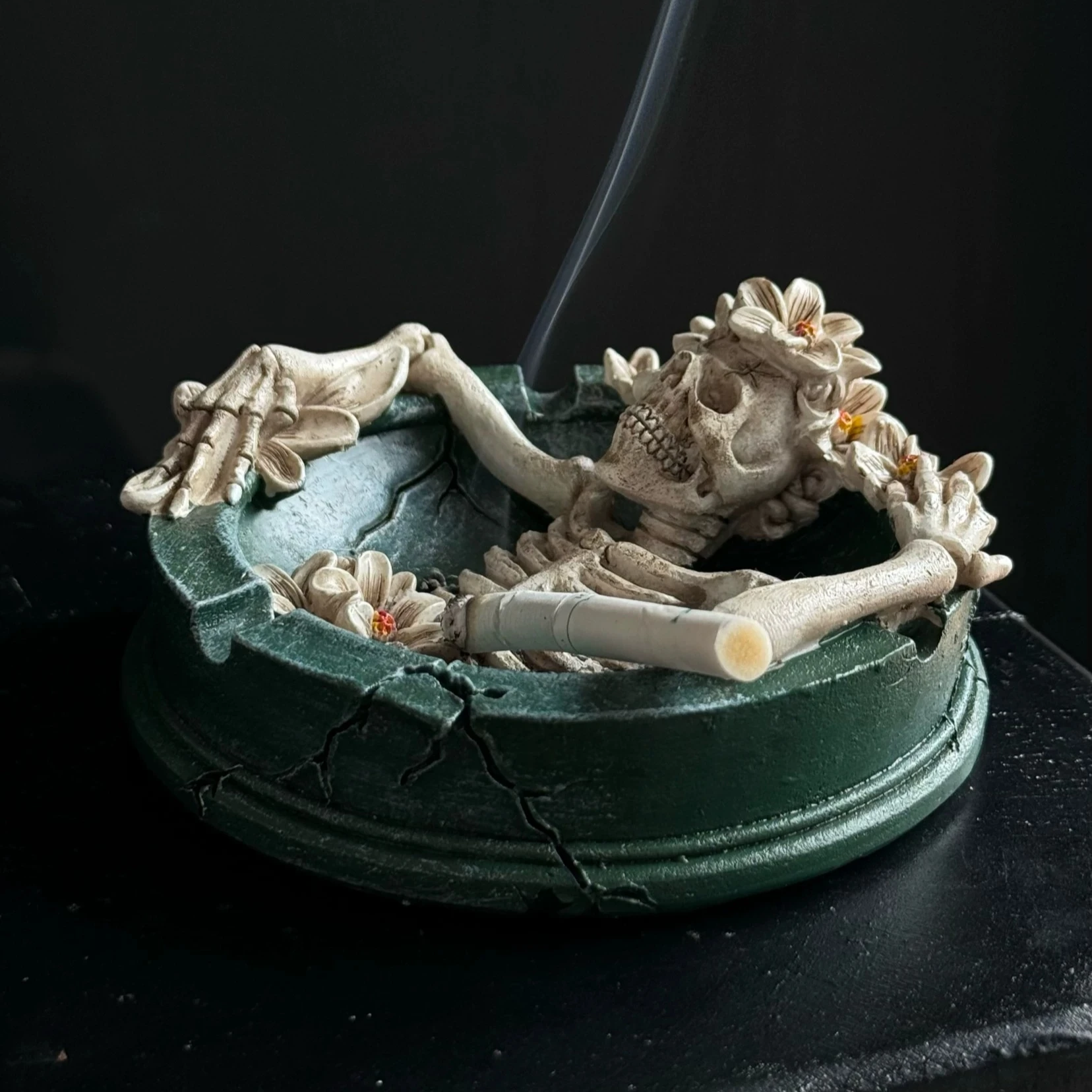 Creative Skeleton Resin Ashtray Home Desktop Decoration Ornament Halloween Craft Gift