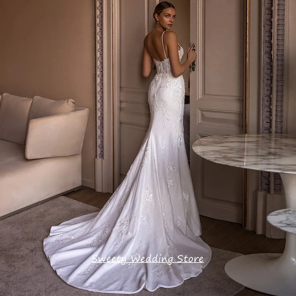 Customized Wedding Dress Sexy Bride Dresses Spaghetti Straps Sleeveless Sequined Applique Lace Sweep Train Bridal Gown