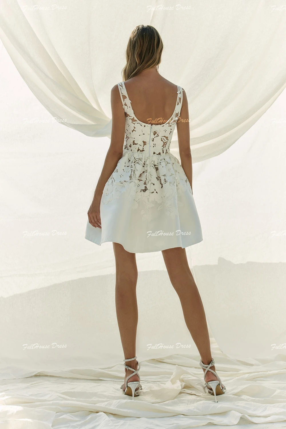 تخصيص بوهو ساحة طوق الساتان يزين الدانتيل ألف خط فستان الزفاف زر قصير صغير أنيق السباغيتي الأشرطة فستان الزفاف