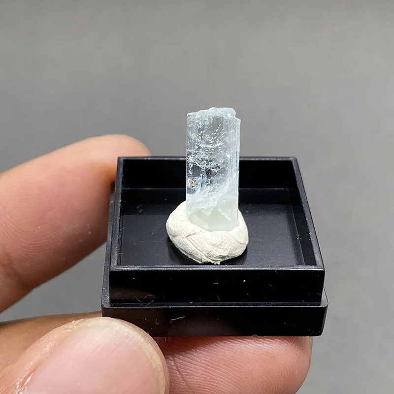 100% عينة معدنية خشنة من الزبرجد العمودي الباكستاني الطبيعي شفاء كريستال جوهرة قلادة الخرز + حجم الصندوق: 27*27*25 مللي متر