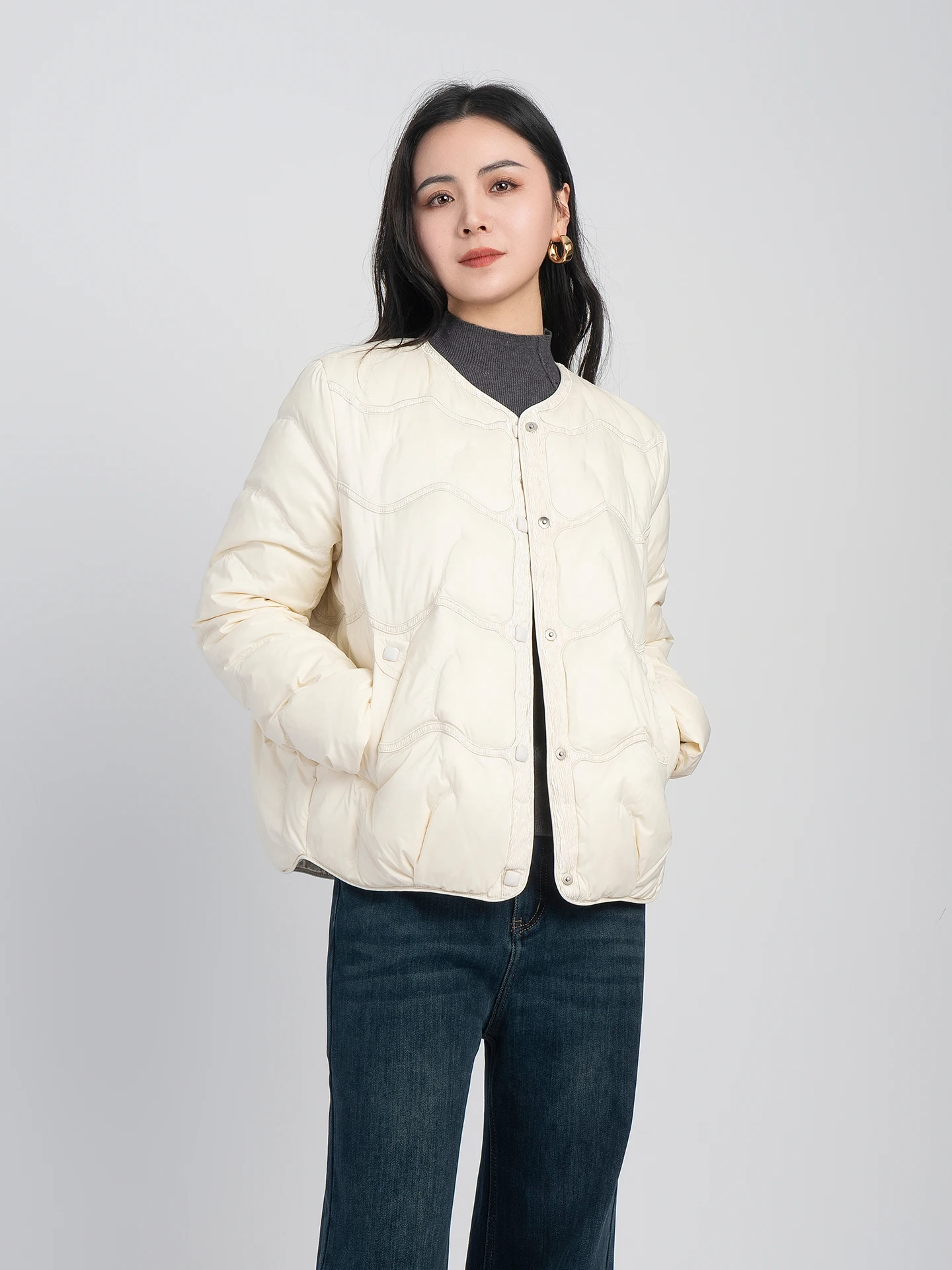 

Yan Feini Design Embroidered Quilted round Nedown Jaet Women 90 down Wave Quilted Top Women Warmth Long Sve ort Sle