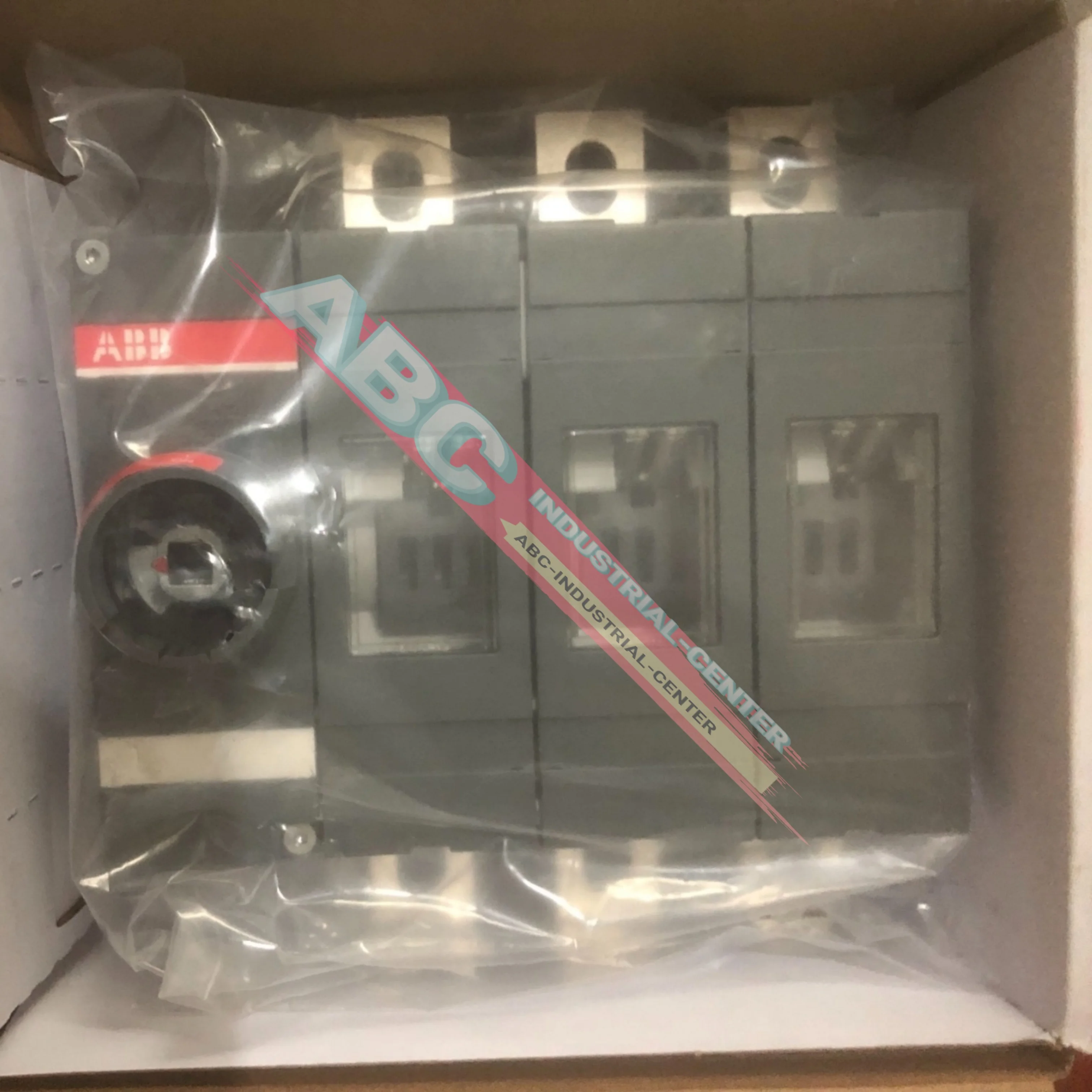 

OT250E03K 1SCA022763R5040 100% НОВЫЙ OT250E03P 1SCA022710R0100 Изолирующий переключатель