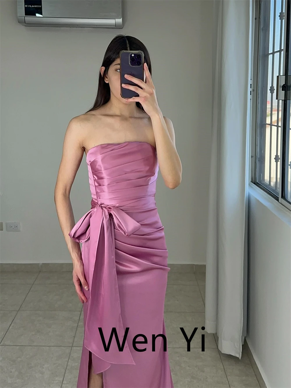 Customized Luxury Satin Evening Dresses Modern Strapless Sleeveless Celebrity Gowns Exquisite Sweep Train Special Occasion Gowns