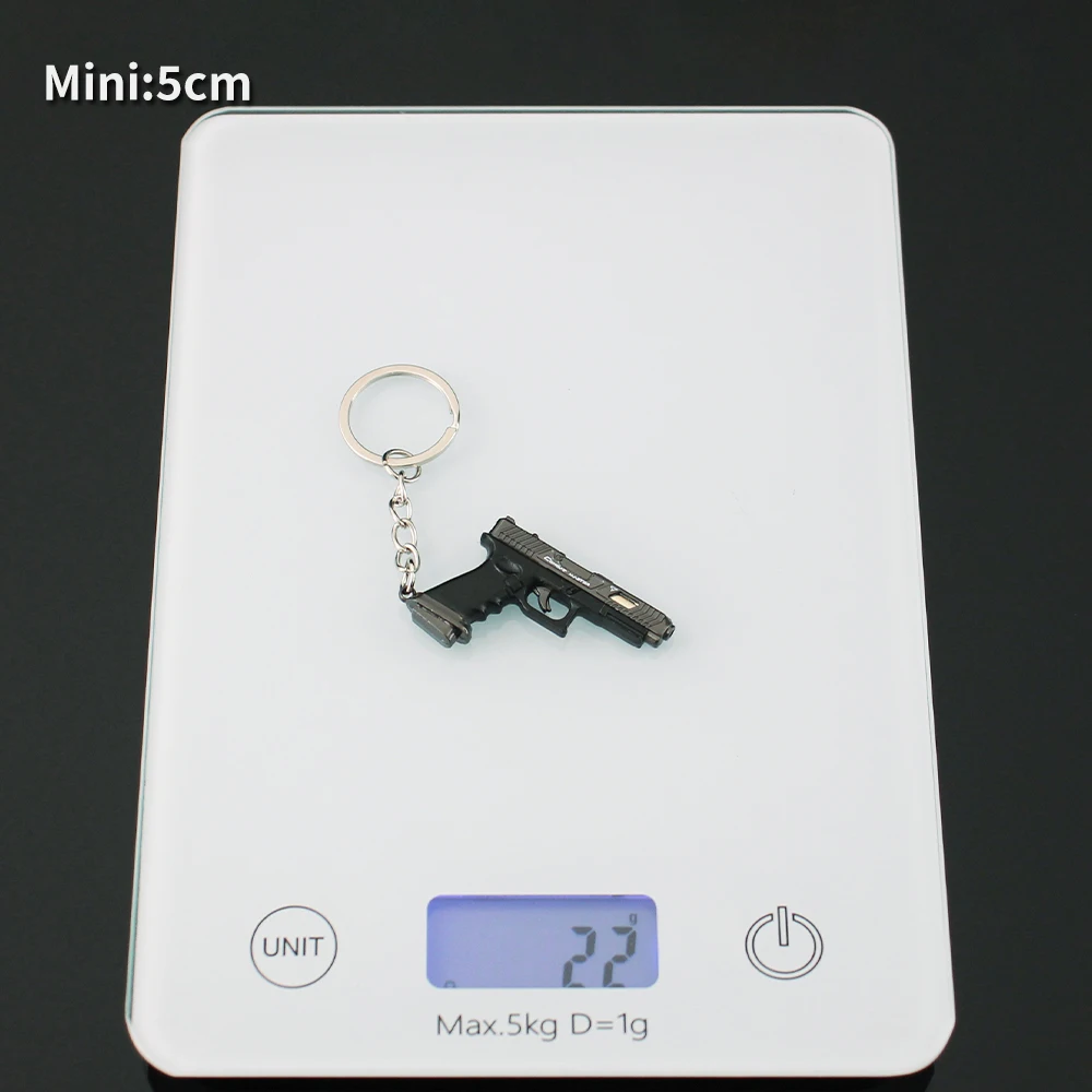 Mini Toy Gun ttiG34 Metalen sleutelhanger Glock Colt 1911 Pistool Wapenmodel Miniatuur Legering Collectie Volwassen hanger Vakantiegeschenken