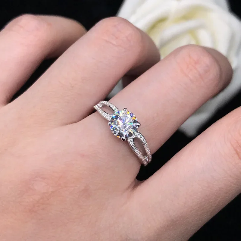 Solid 14K White Gold AU585 Platinum PT950 Women's 1 Carat Diamond Ring Platinum Four Claw Moissanite Ring 18K Gold Proposal Ring