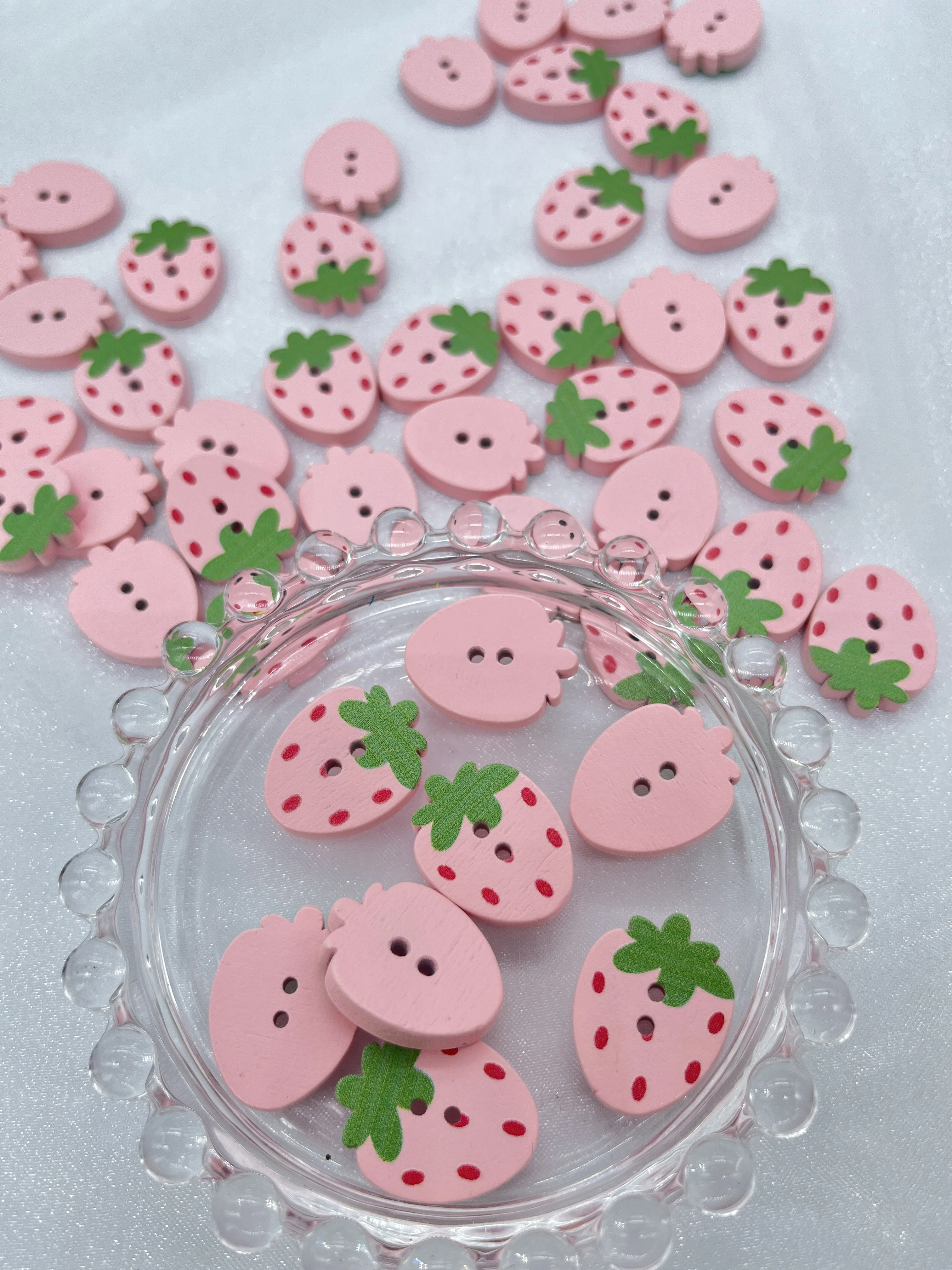 10/50PCS Sewing Strawberry wooden button Supplies Sew On pink red Colored Wooden Clothing Decoration Handmade Scrapbook Boutons