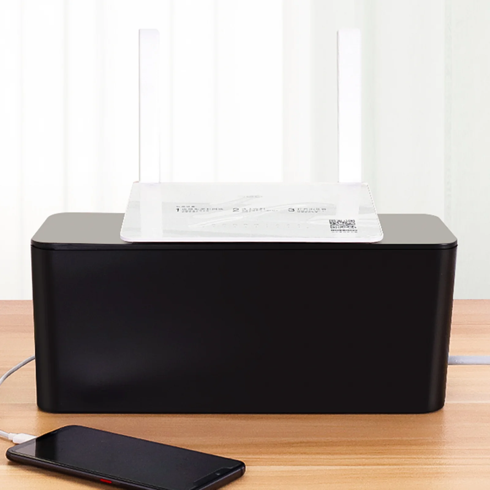 Pudełko organizer na listwy zasilające, plastikowe pudełko do zarządzania kablami do użytku domowego, bardzo duża otwarta strona z pustym przestrzeniem do przechowywania przewodów.