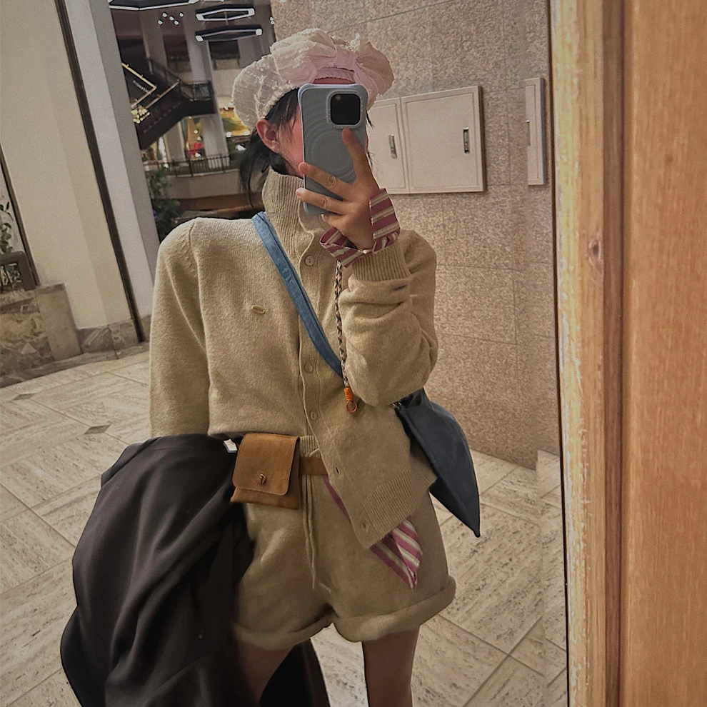 ChicAutumnVintage세련된 레터 프린트 긴 소매 스웨터 재킷과 다용도 니트 반바지 2피스 세트 한국산