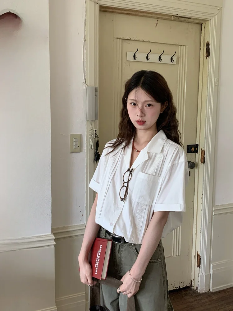 

Rainy Pure Color Cuban Collar ort Sve Lace Patchwork Women's irt Vintage Turn-down Collar Top Loose Fit Button Detail