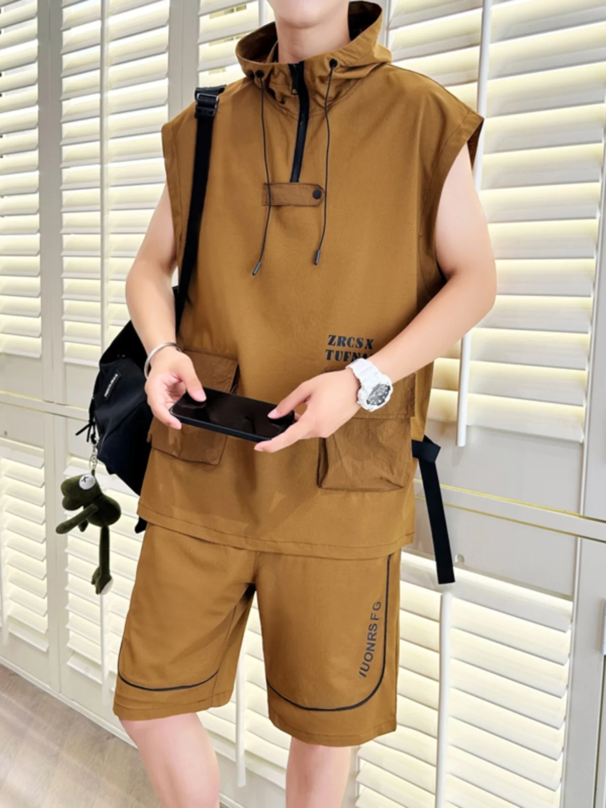 

Men's Summer ort Sve Spor Casual Svel T-irt Set Trendy Five-Quarter Pants Polyester Fiber Youth Faion Set