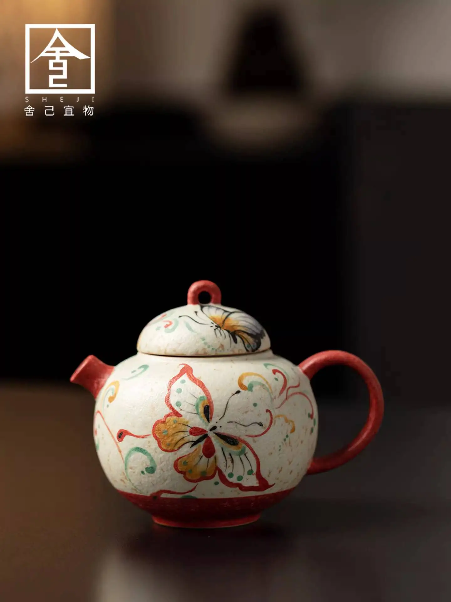 

Дуньхуанский культурный и креативный красный чайник с круглой талией и фруктами, расписанная вручную бабочкой, бытовой керамический чайный сервиз кунг-фу,