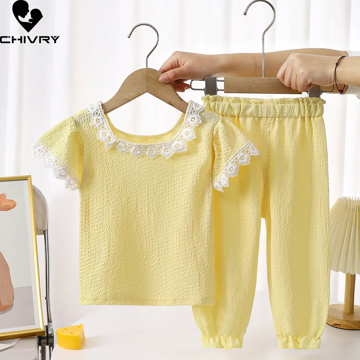 

Мягкие дышащие комплекты одежды для девочек, новинка 2023, летняя модная кружевная Однотонная футболка с коротким рукавом для маленьких девочек в стиле пэчворк, топы и штаны