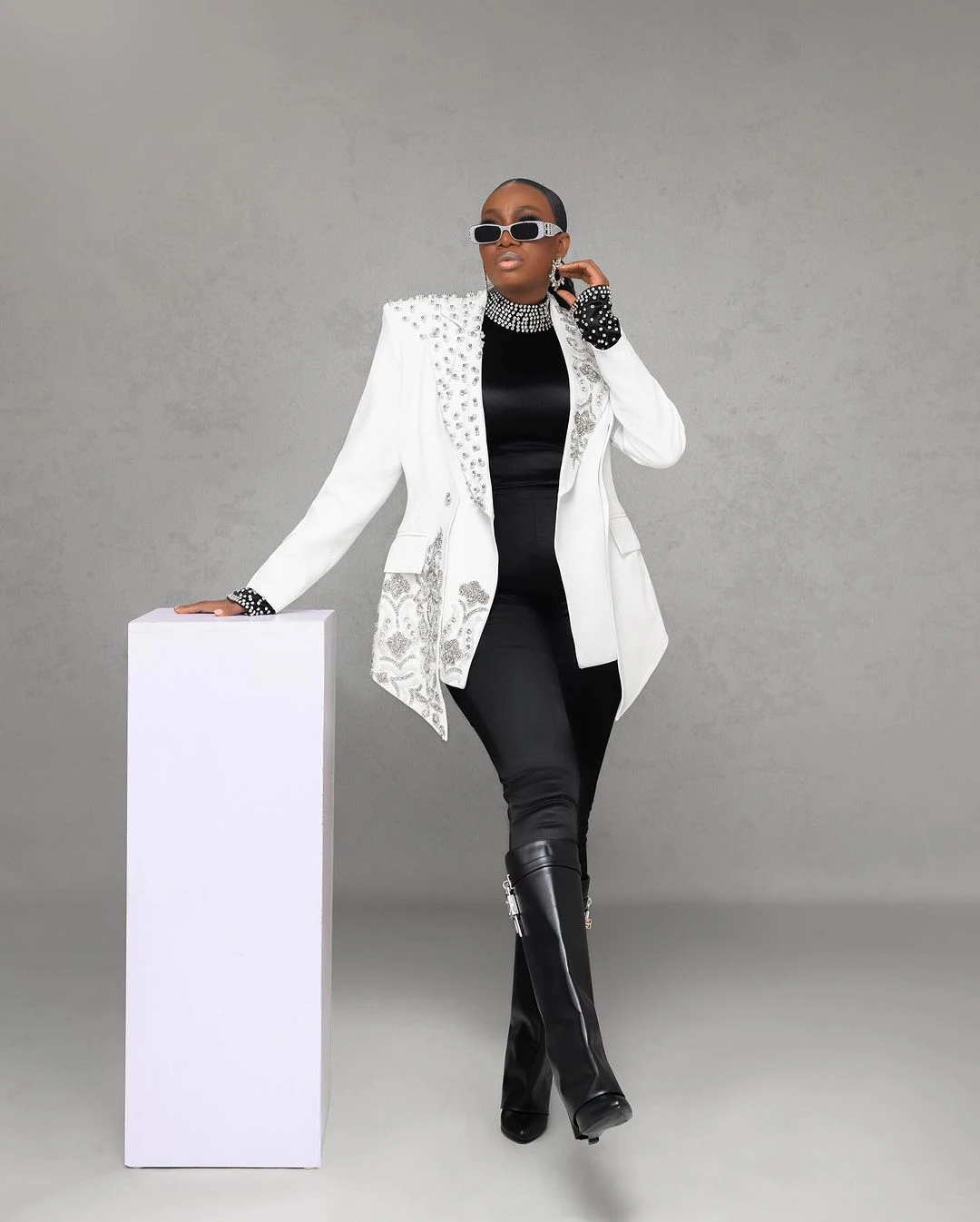 Designer Crystal Beading Women Wedding Blazer Peaked Lapel Ladies Prom Evening Birthday Party Guest Formal Wear One Jacket