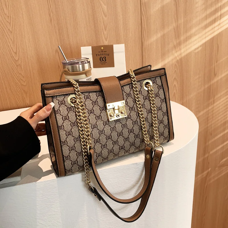 

Fashion Chain Girl Crossbody Retro Lattice Flower Ladies Shoulder Bag Hundreds of Commuter Girls Underarm Bag PU Material Metal