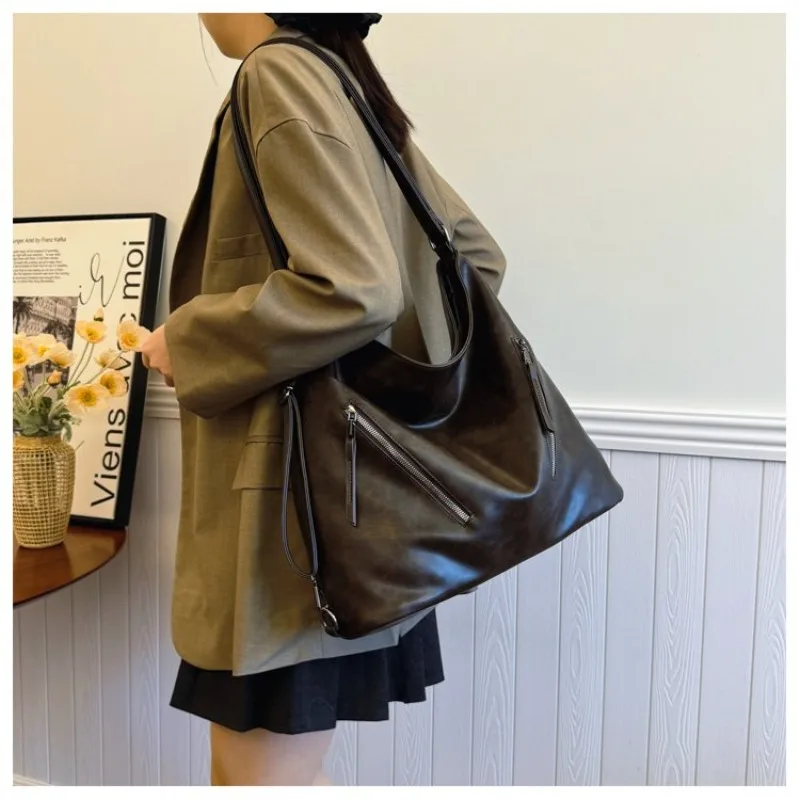 

Women's Everyday Style Oil Wax Leather Large Tote Bag, for Work, Travel, Daily Commute & Casual Street Style Tote Bags for Women