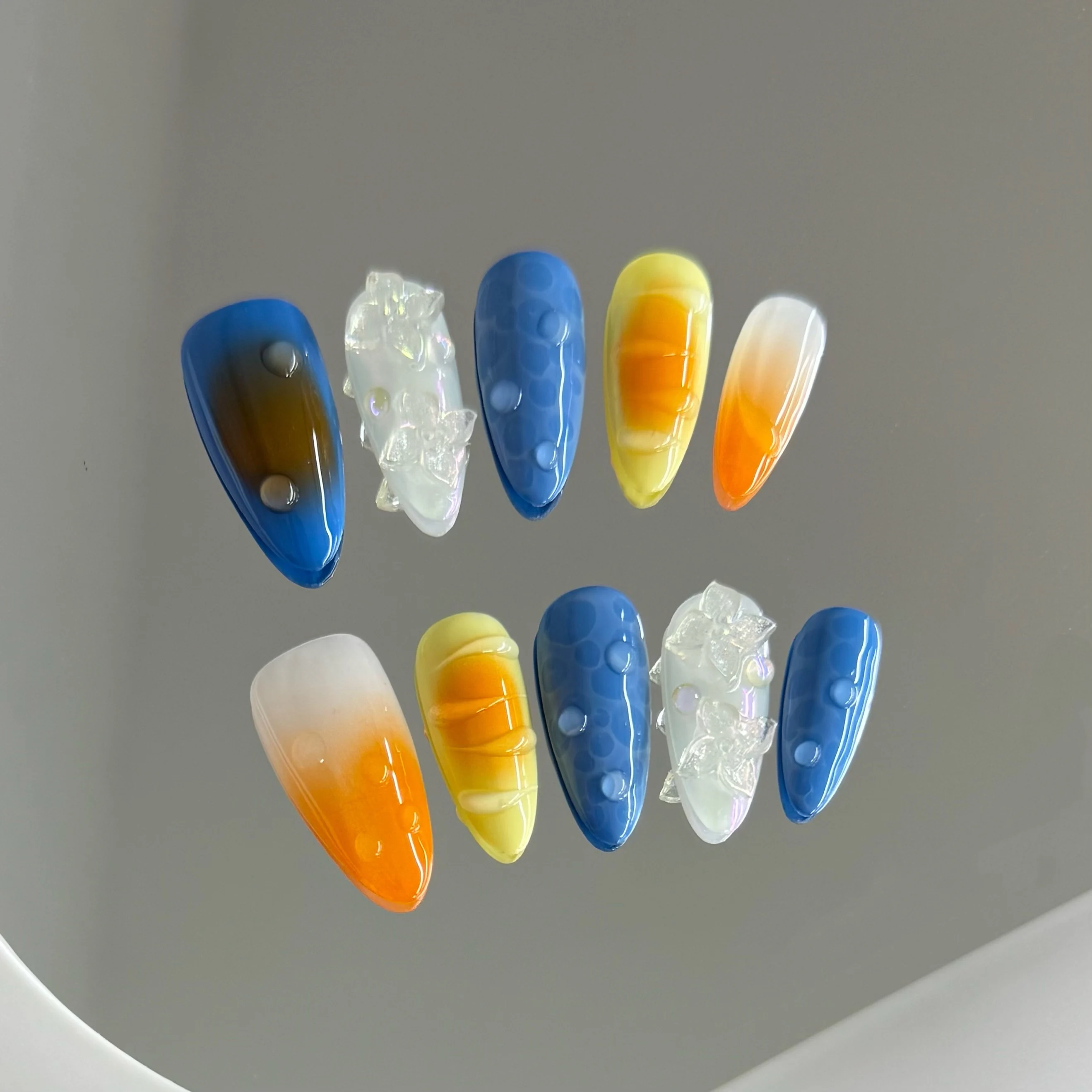 10 قطعة الصحافة اليدوية على الأظافر الضوء الأزرق اللوز أطراف الأظافر وهمية مع ثلاثية الأبعاد منحوتة الزهور يمكن ارتداؤها Ins الحلو الأظافر الكورية كاذبة #5