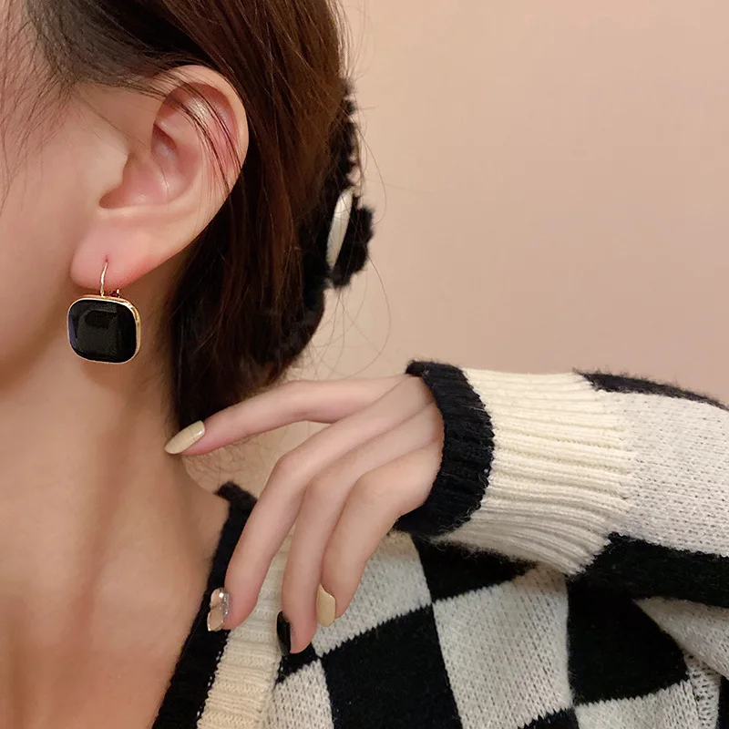 2023 New Fashion Trend Unique Design Elegant Delicate Retro Geometric Square Black Earrings High Jewelry Wedding Gifts for Women