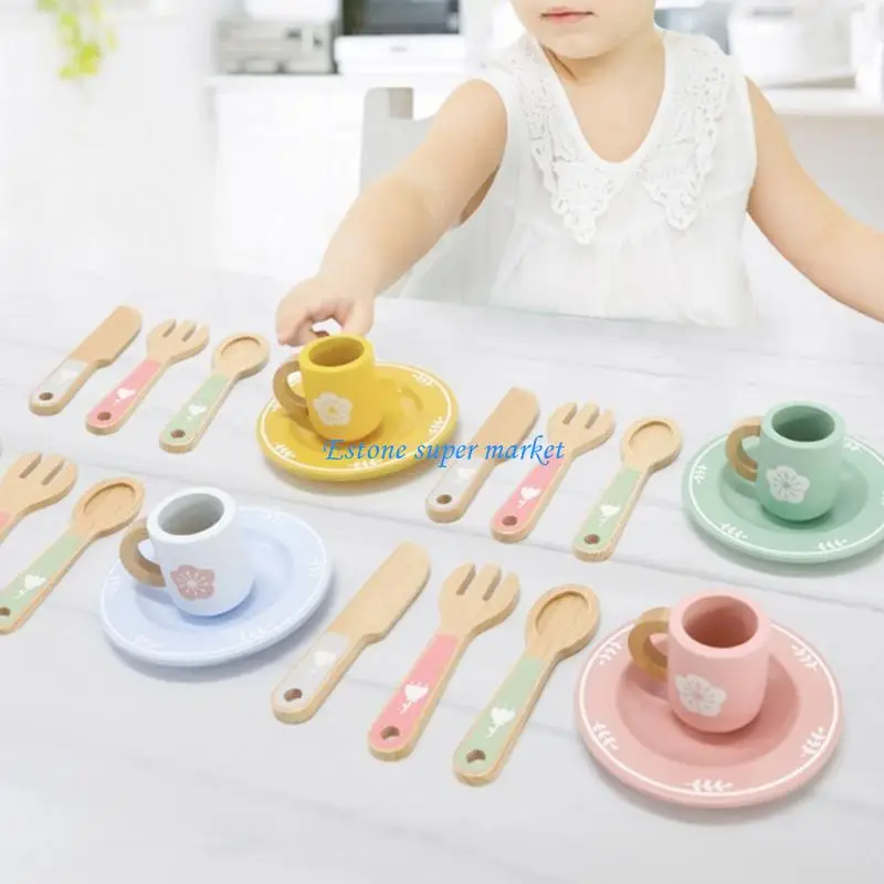 090b幼児用のディッシュラックカトラリーでキッチンアクセサリーをプレイするふりをする男の子の女の子