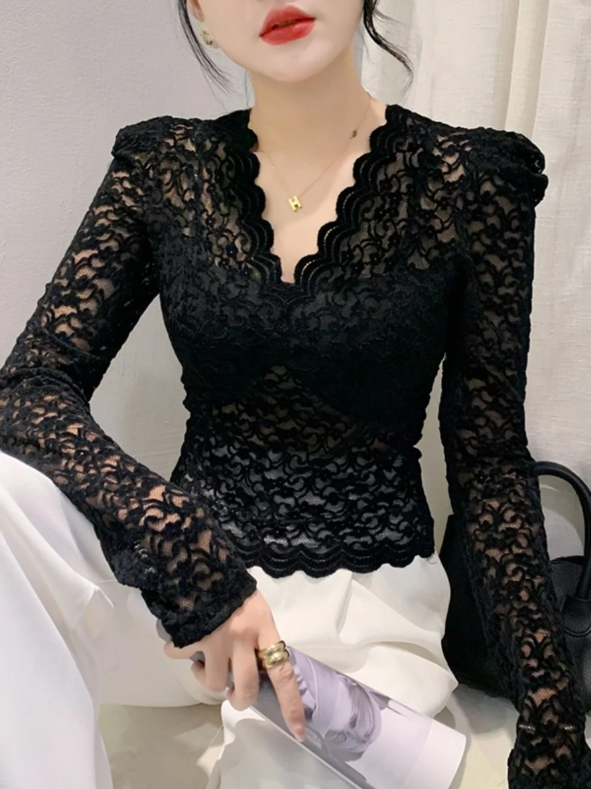 Autumn New V-neck Slim Fit Long Sleeve Lace T-shirt for Women V Neck Slim Cropped Tops T Shirts Female Stretch Tee