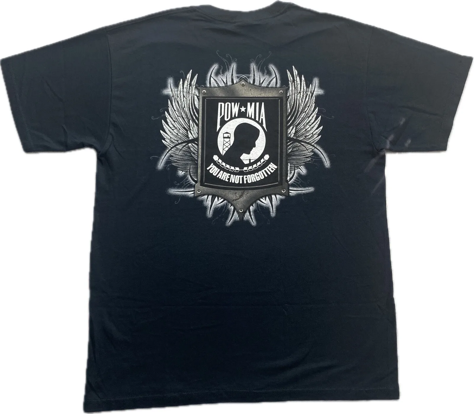 Camiseta American Legion Post 385 POW MIA para hombre, talla L, con la bandera de EE. UU.