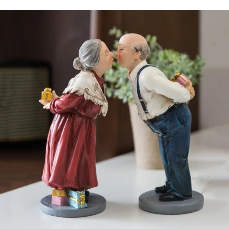 Resin Handicraft Artificial Figure Sculpture Old Couple Man Wedding Anniversary Decorative Figurines Home Decoration