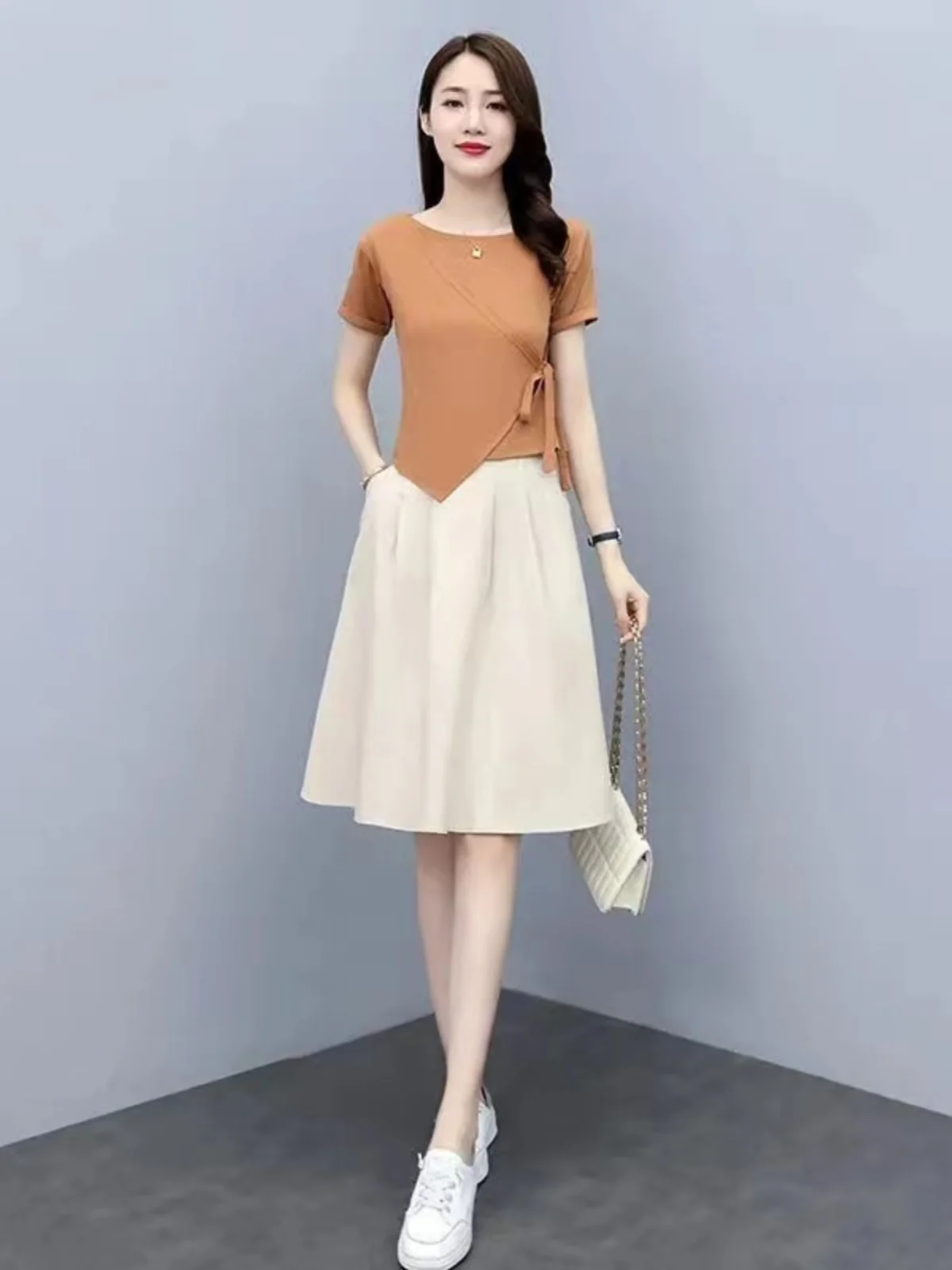 

Модный асимметричный цветной топ и юбка А-силуэта с высокой талией, комплект с эластичной облегающей юбкой в корейском стиле для повседневной носки