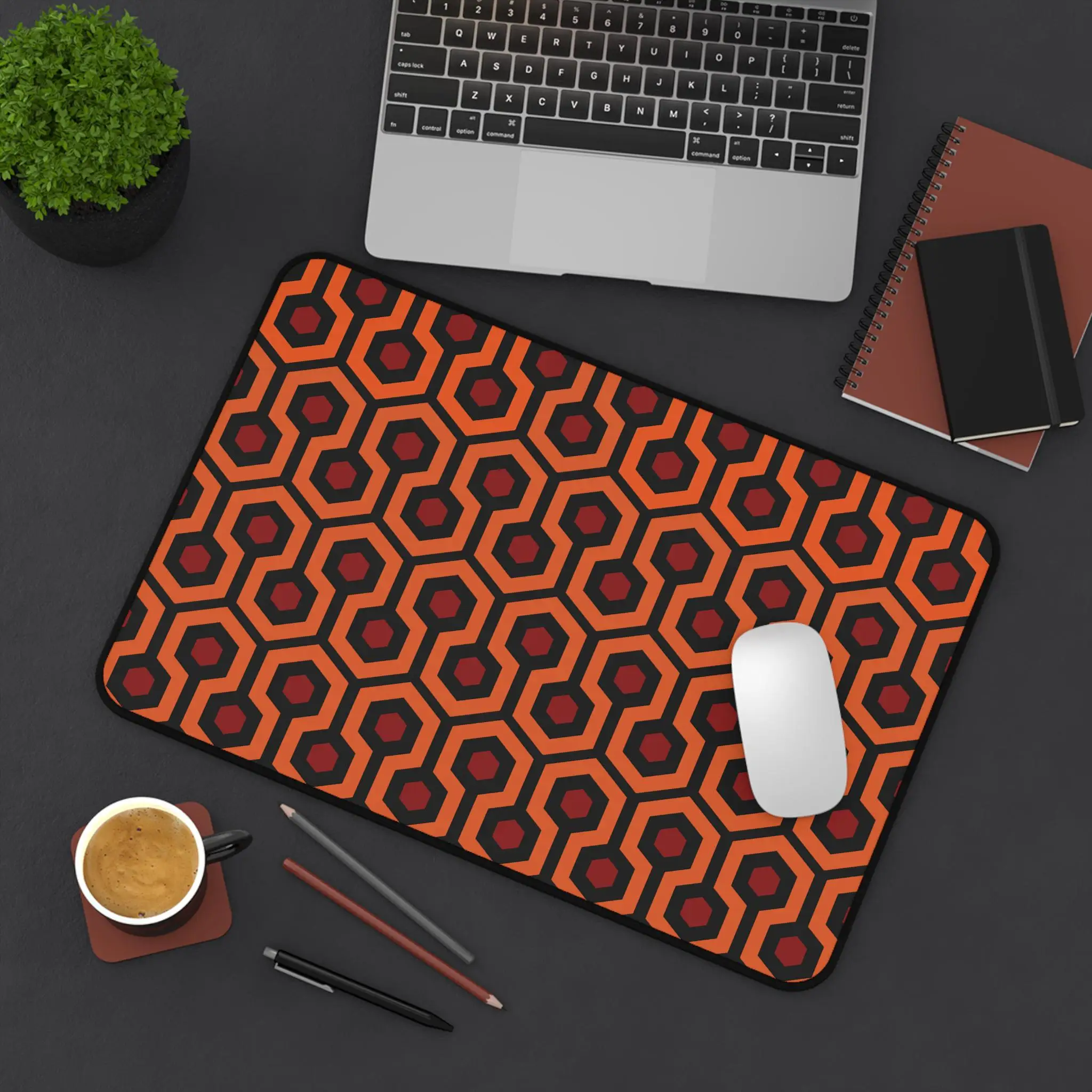 لوحة ماوس الفندق Overlook، Ollook Hotel Deskmat، Jack Shining Rug Pattern Horror Movie Goth Keyboard MouseMat Mousepad لأجهزة الكمبيوتر المحمول